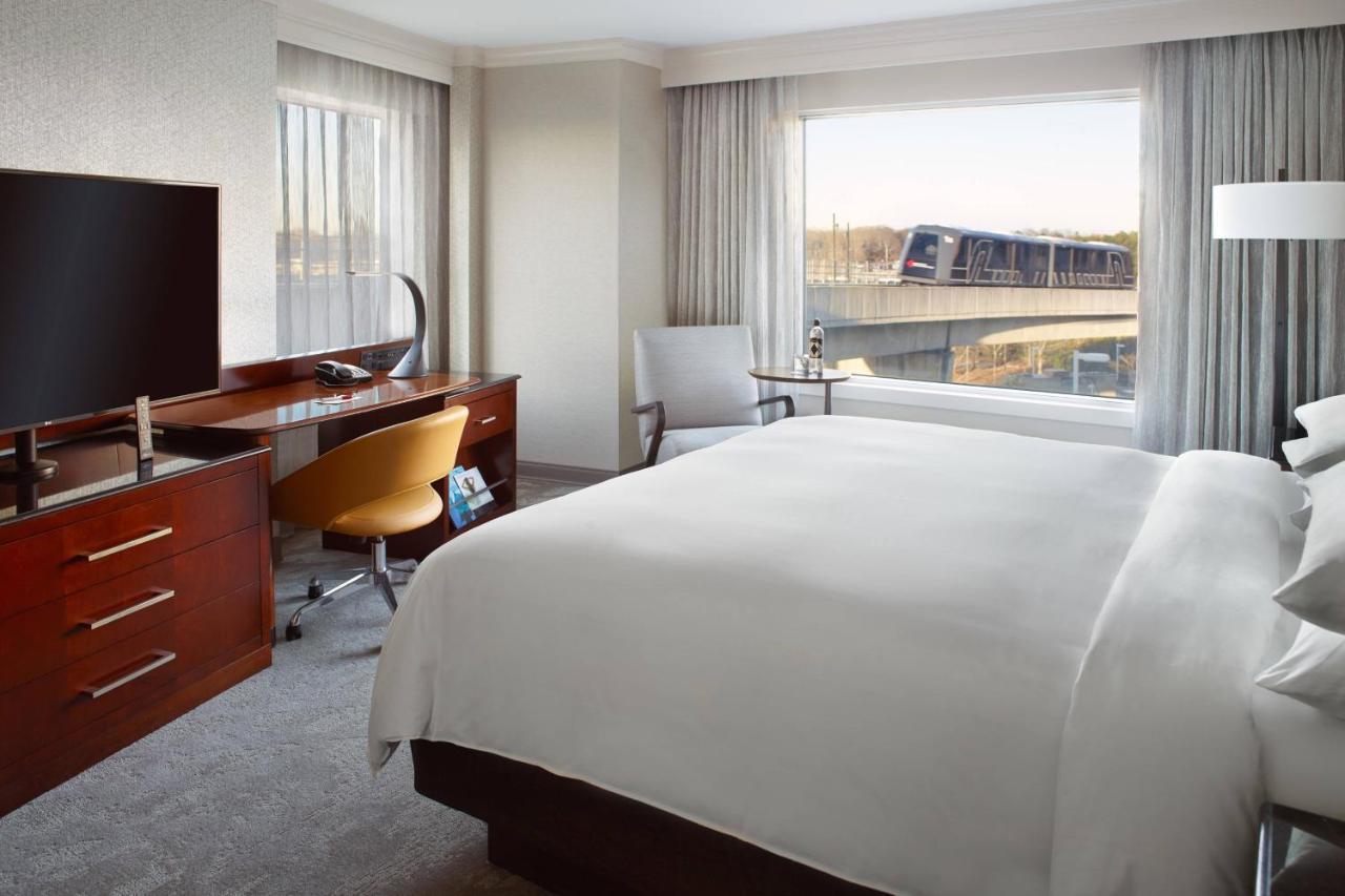 Отель Atlanta Airport Marriott Gateway Колледж Парк Экстерьер фото