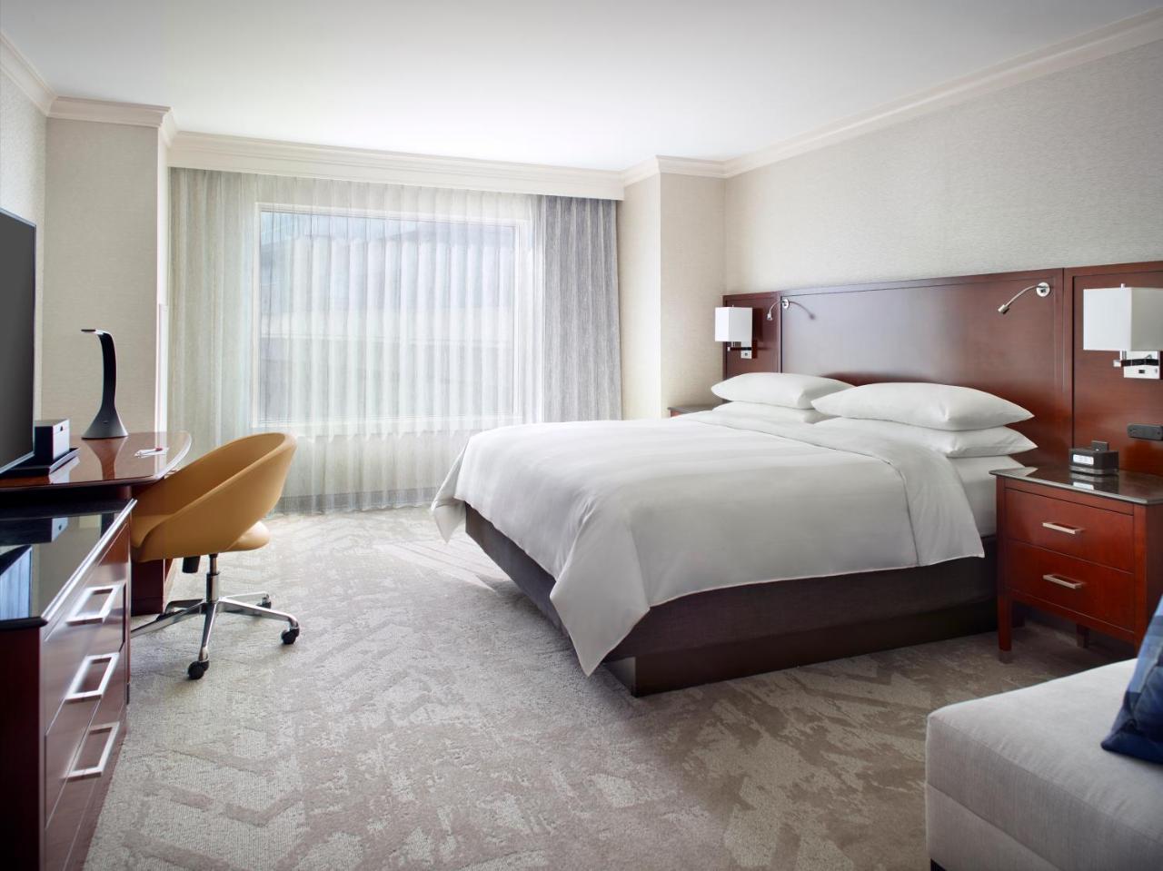 Отель Atlanta Airport Marriott Gateway Колледж Парк Экстерьер фото